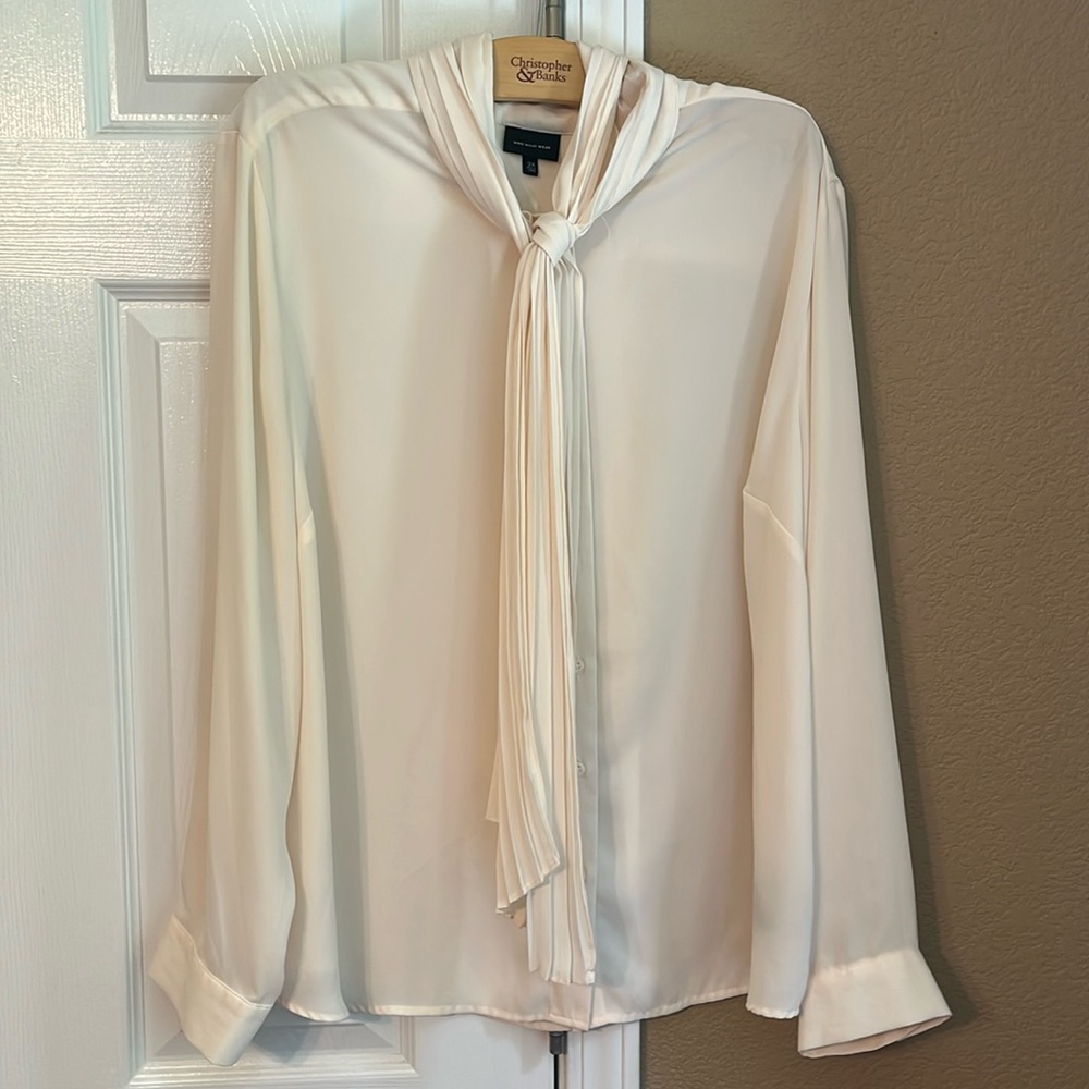 W H O. W H A T. W E A R.  T O P